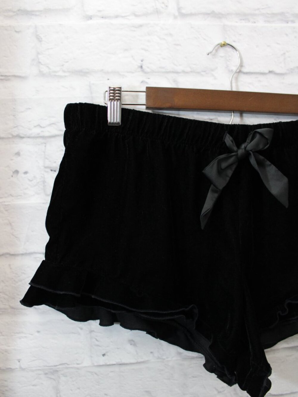 Victoria's Secret Velvet Ruffle Lounge Sleep Shorts Black Satin Bow Size Large - Picture 2 of 8
